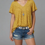 Trisha™ | T-shirt floral com decote em V