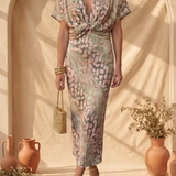 Antonella | Vestido elegante de tecido leve e fluido