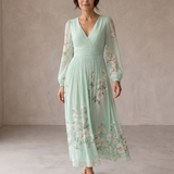 Cisella | Vestido midi em verde claro com padrão floral
